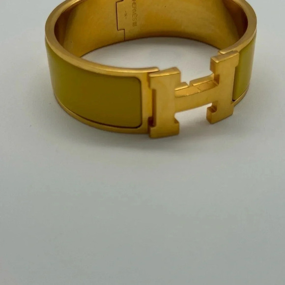 HERMES Click H Bracelet Yellow Gold with Yellow Enamel - Picture 8 of 10